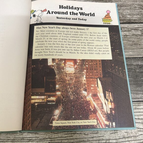 1980s Charlie Brown's Cyclopedia Featuring Holidays Book Volume 12 - Picture 2 of 9